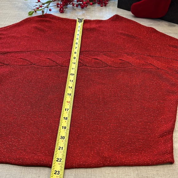 ❗️BUNDLE SALE 4 for $20 - 🎄SPARKLY RED Knitted BLOUSE - Perfect condition - Picture 5 of 8